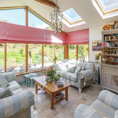 Cherrygarth White Hall