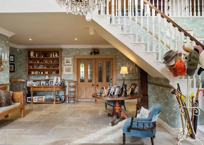 Cherrygarth White Hall